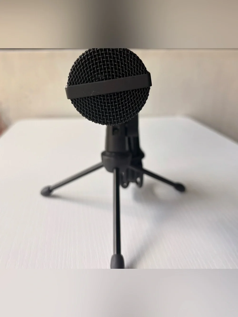 Fifine.-Portable Black Desktop Microphone with Tripod Stand